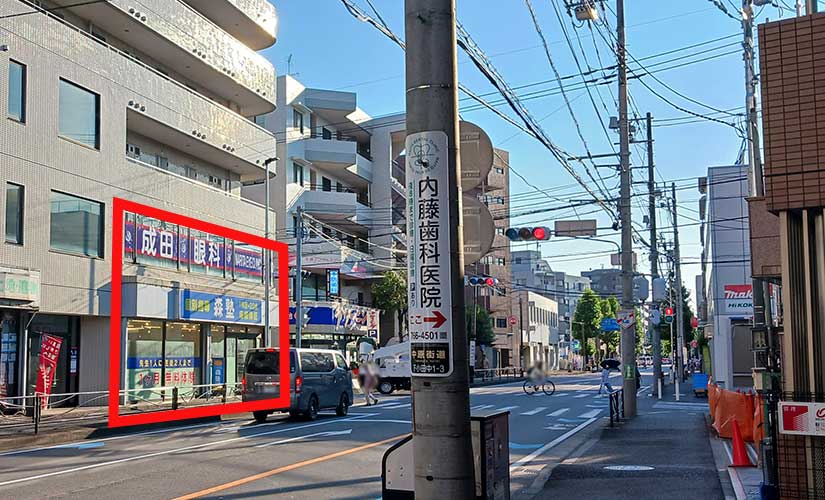 ⑤しばらくすると、左手に当院入居ビルが見えてきます。
